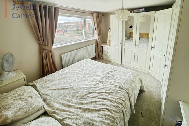 80 Maes Talcen, Bridgend photo 4