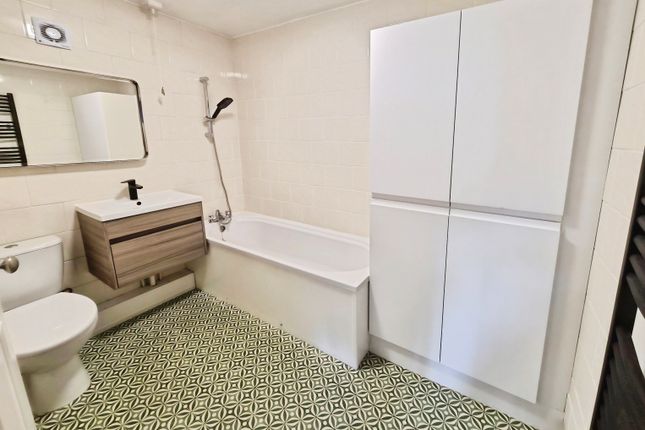 Flat 3, 8, Regent Gardens, Grimsby photo 4
