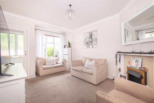 79, Speer Road, Thames Ditton photo 3