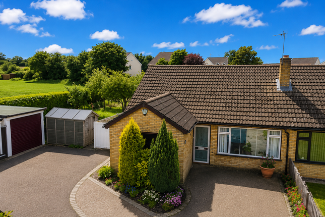 3-bed bungalow on Blenheim Grove, St. Neots, £335,000