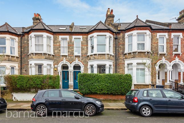 Flat for sale in Maplestead Road, London
