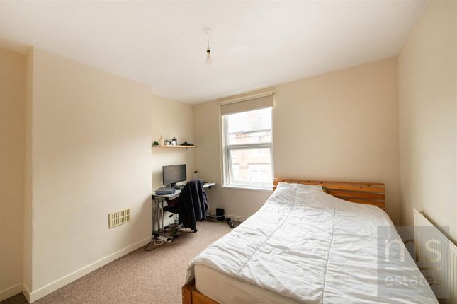 Terraced house to rent in Warwick Street, Dunkirk, Nottingham