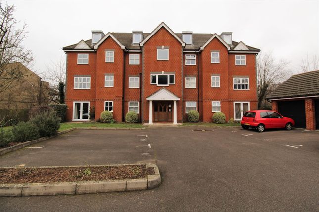 Thumbnail Flat for sale in Vale Farm Road, Horsell, Woking