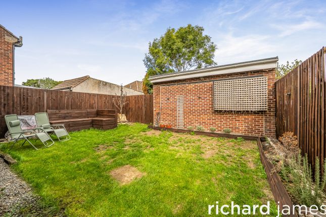 110, Whitworth Road, Swindon photo 2