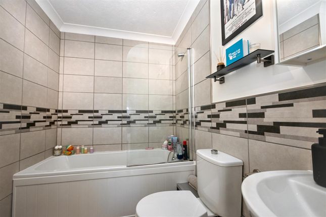 30, Collingwood Close, Eastbourne photo 4