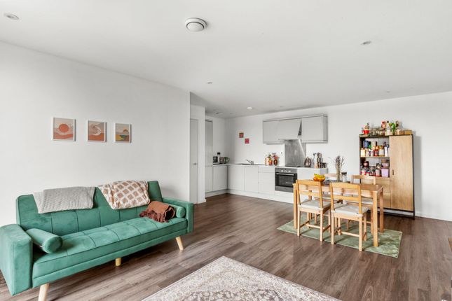 37 Latimer House Angus Court, Thame photo 4