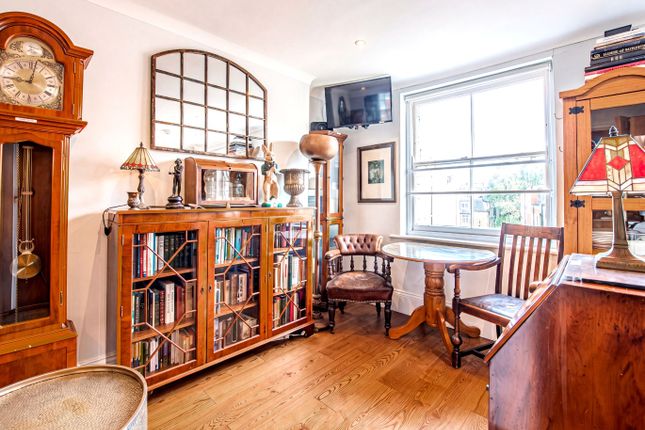 Flat 4, 49 Rupert Street, Greater London photo 3