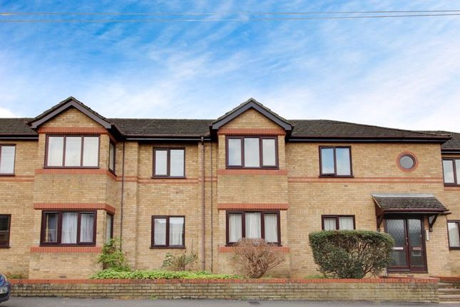Thumbnail Flat to rent in Avenue Road, St. Neots
