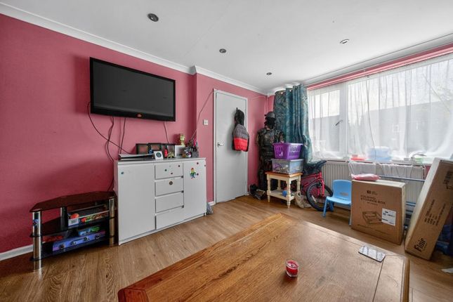 46 INGRAM AVENUE, Ingram Avenue, Aylesbury photo 4