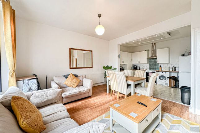 Flat 14, Oaklands, Prenton photo 3