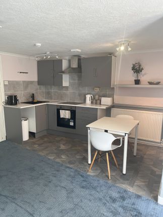 Basement Flat, Beach Street, Morecambe photo 4