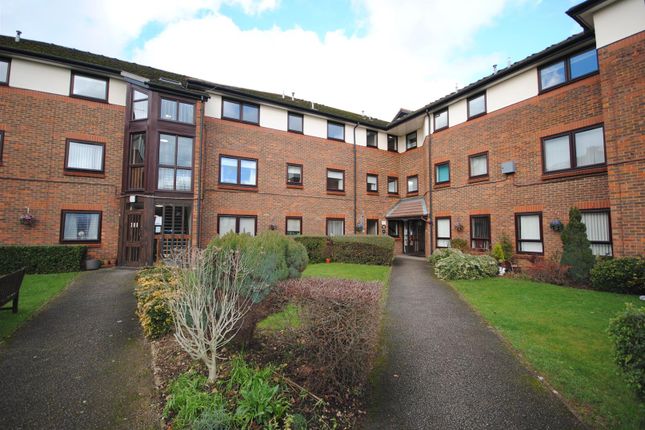 2-bed house on 49 Beken Court, First Avenue, Watford, £132,500