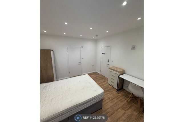 Eton Avenue, Wembley photo 5