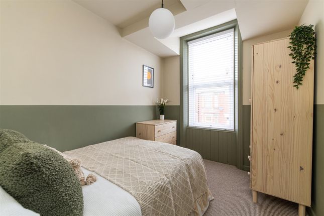 Thumbnail Room to rent in Simonside Terrace, Heaton, Newcastle Upon Tyne