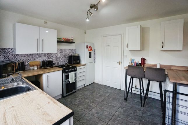 27, Tudor Vale, Upper Gornal, Dudley photo 2