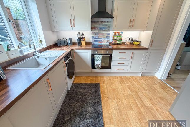 7, Cravens Avenue, Blackburn photo 5