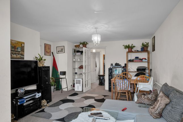 Flat 12, Crales House, London photo 4