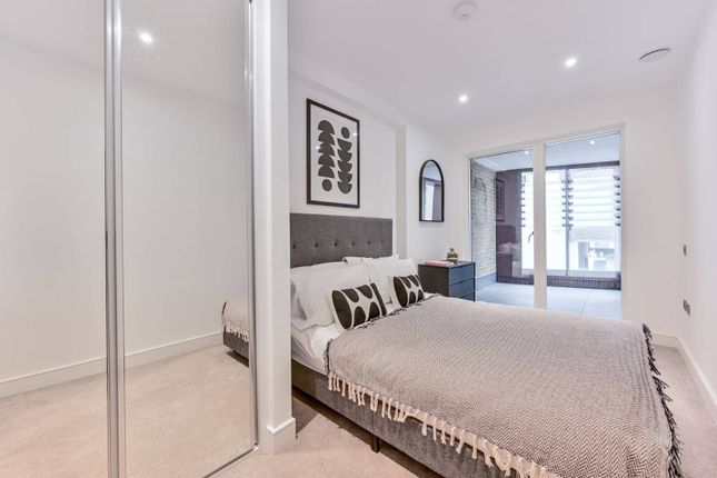Flat for sale in The Residence, Clapham North