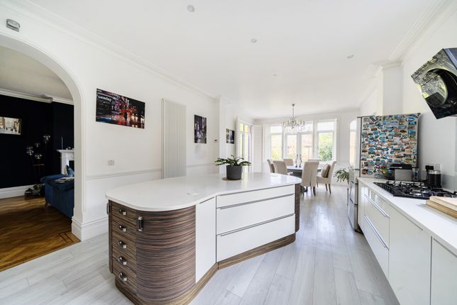 Holwood, Shire Lane, Chorleywood photo 2