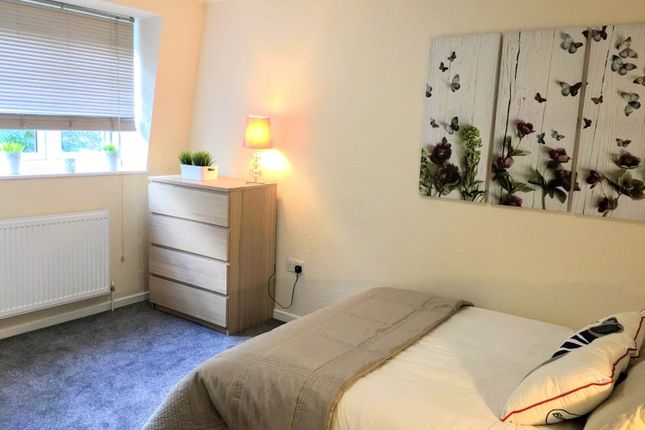 Room To Rent In Brangwyn Crescent Colliers Wood London