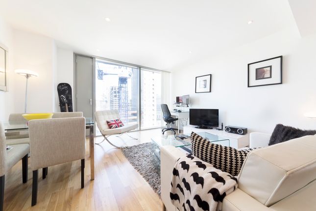 Flat to rent in Landmark West Tower, 22 Marsh Wall, Canary Wharf, London