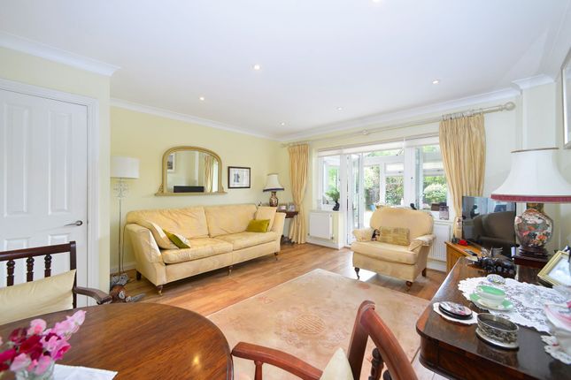 15 Hall Hurst Close, Billingshurst photo 3