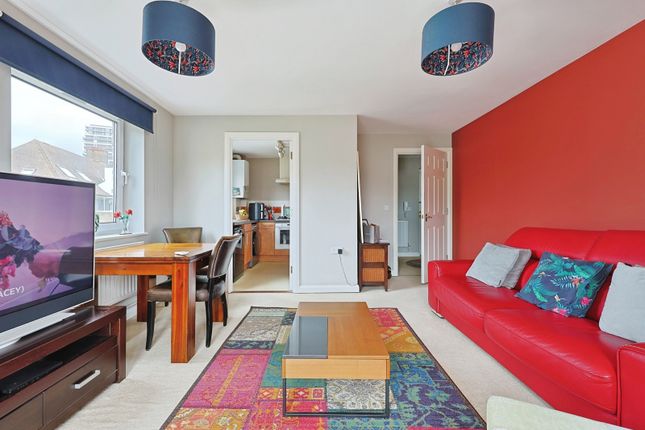 Flat 17 Olney House, 1, Wynter Street, London photo 3