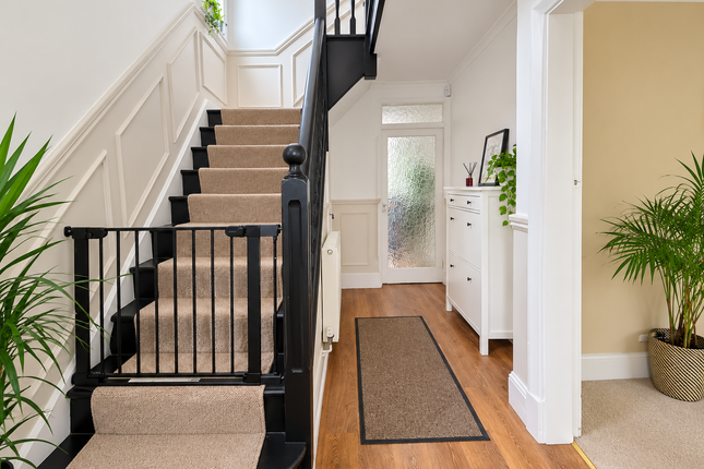 22, Russell Drive, Wollaton photo 3