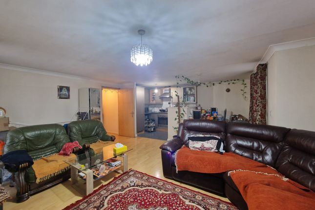 Hirst Crescent, Wembley photo 4