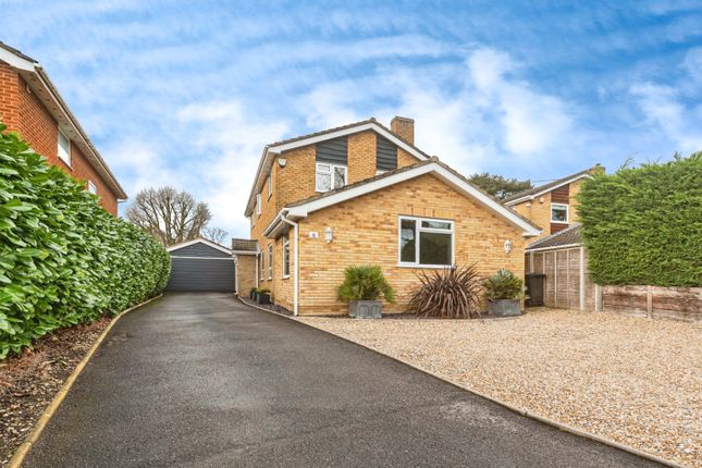 Thumbnail Detached house for sale in The Avenue, Mortimer Common, Reading