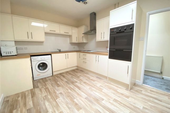 Thumbnail Flat to rent in Cricklade Road, Gorsehill, Swindon, Wiltshire