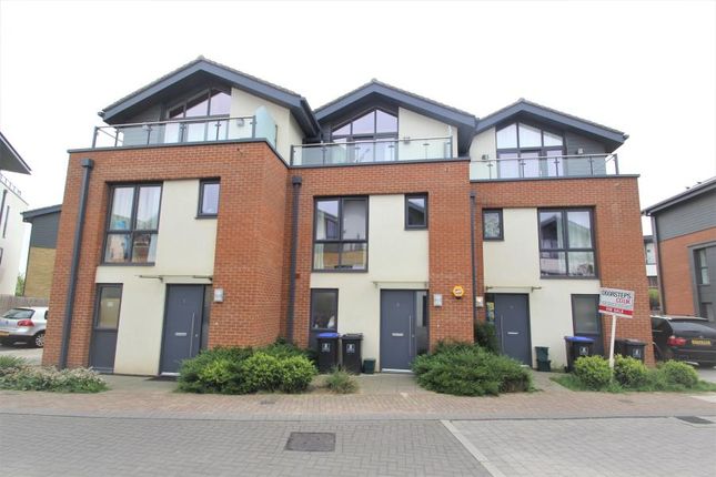 Thumbnail Property to rent in Sycamore Avenue, Woking