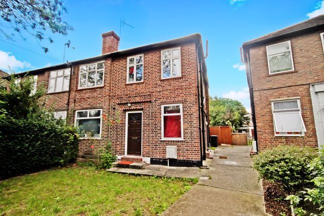 Thumbnail Flat for sale in Shelley Close, Greenford