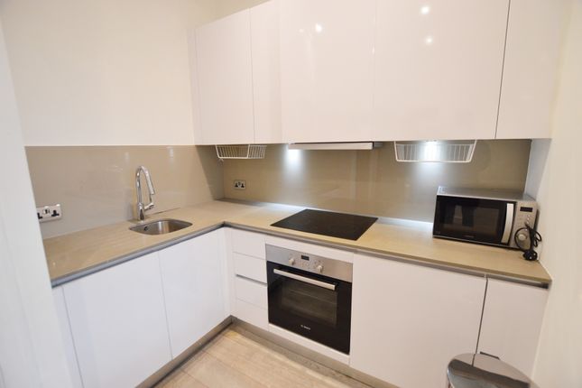 75, Verona Apartments, Slough photo 3