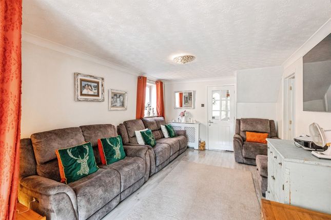 28, Kingfisher Way, Kettering photo 4