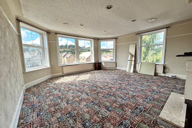 Flat above 16 - 18 Bank Road, Matlock Derbyshire photo 4