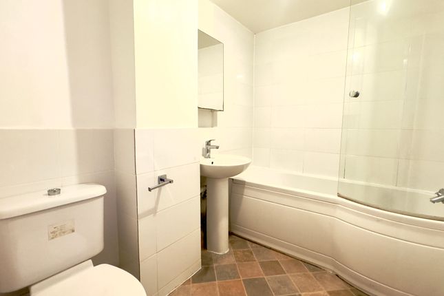 Flat 8 15 Greville Lodge, Westbourne Grove Terrace, London photo 5