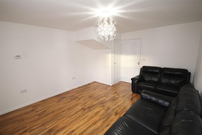 5, Hopkins Close, Dartford photo 3