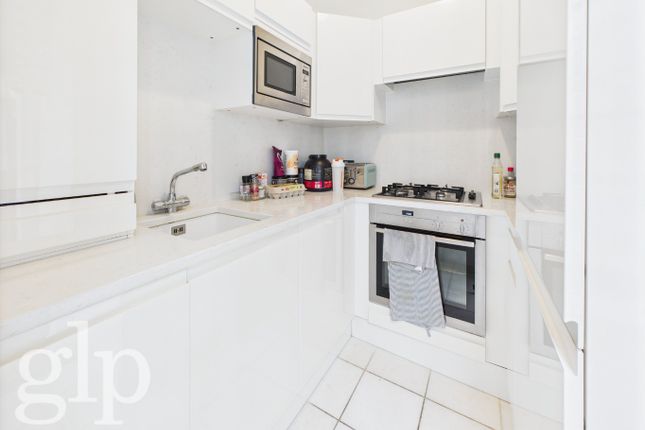 Flat A, 8B Lamb's Conduit Passage, Greater London photo 2