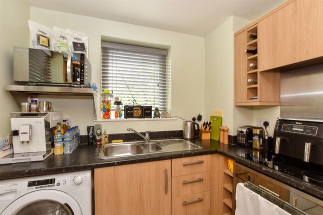 2-bed flat on 1, Adams Drive, Ashford, £170,000