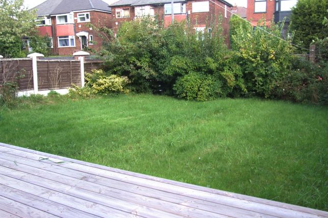 2, Hales Close, Manchester photo 2