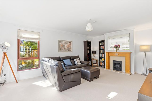 23, Farm Place, Livingston photo 4