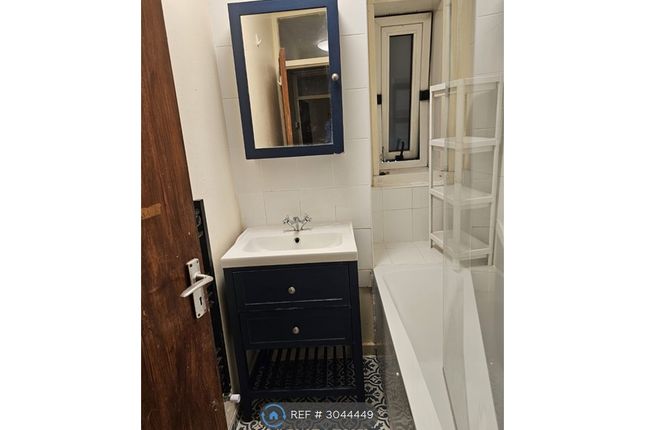 Flat  Dalehead, Harrington Square, Camden photo 3