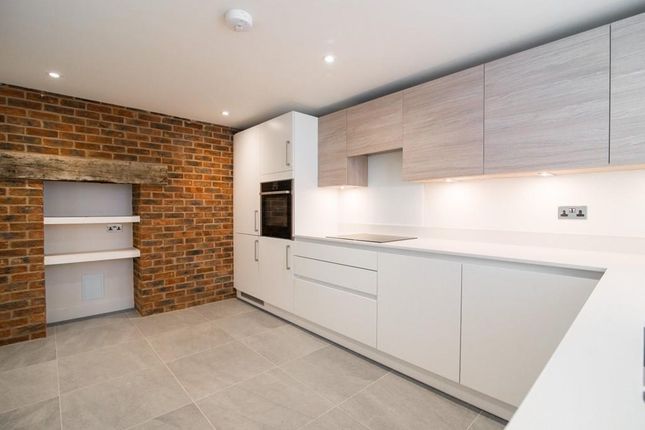 Terraced house to rent in High Street, Hampton Wick, Kingston Upon Thames