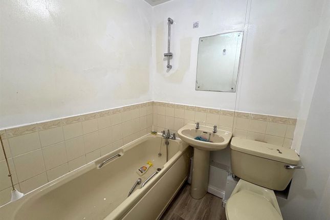 5 Wellum Court, South Street, Andover photo 5