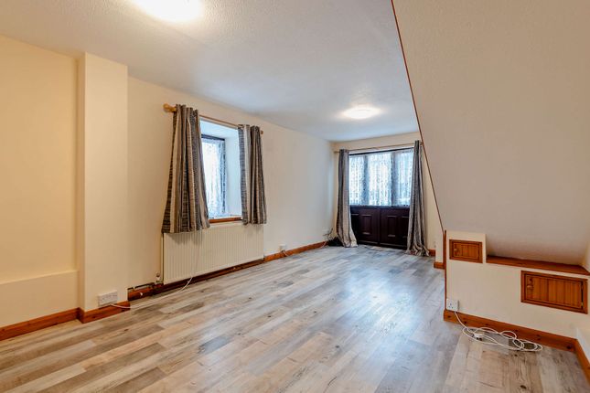 8 Galahad Road, Galahad Road, Crawley photo 4