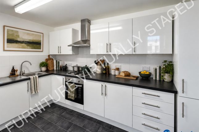 48, Whitfield Road, London photo 2