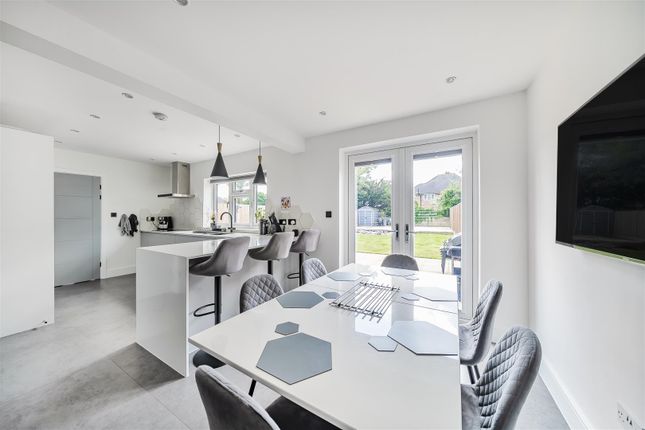 9, Cedar Avenue, Ruislip photo 2