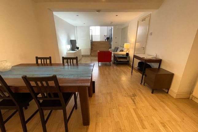 Duplex to rent in Liverpool Road, London