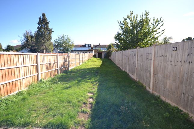 102, Seymer Road, Romford photo 4